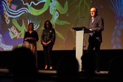 L'alcalde ha parlat de la generositat del dibuixant lleidatà.