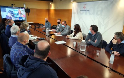 La reunió ha tingut lloc avui a la sala de reunions de la segona planta de la Paeria.
