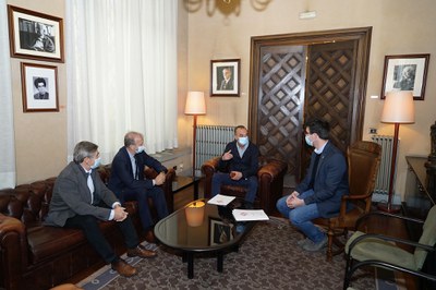 Un moment de la trobada al despatx noble d'alcaldia.