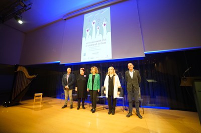 Foto dels cinc oradors que han intervingut en l'acte.