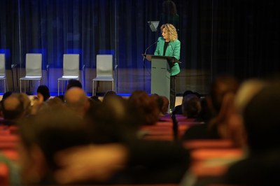 La regidora Marta Gispert durant la seva intervenció a la Llotja.