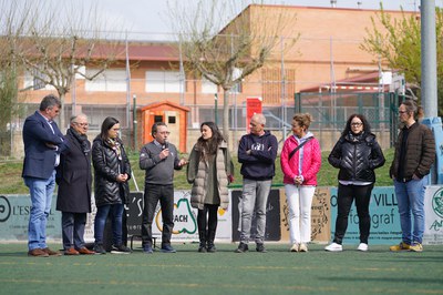 L'aliança s'ha oficialitzat damunt la gespa del camp de futbol municipal.