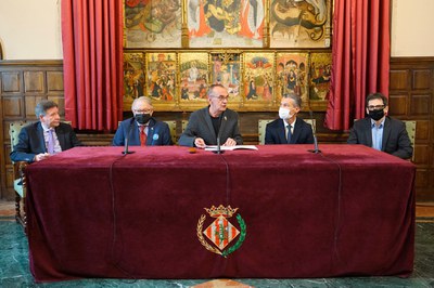 La signatura dels convenis ha tingut lloc avui al Saló del Retaule.