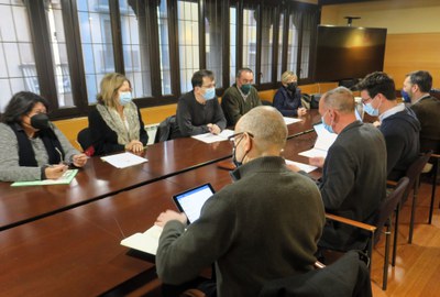 Reunió a la Paeria amb els representants de l'AV Joc de la Bola, encapçalada per Antoni Vila.