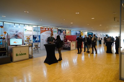 Porciforum aplega una àmplia representació professional de tota la cadena present en el sector porcí. A la imatge, els estands presents al congrés..