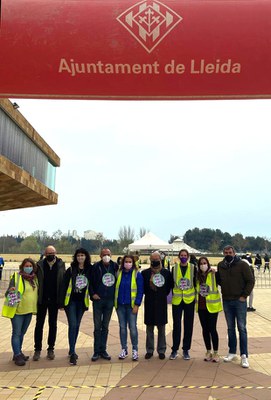 El paer en cap i els regidors amb les cinc mares que han impulsat aquesta iniciativa.