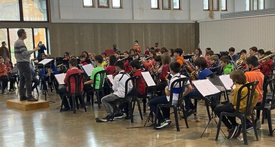 Els alumnes han participat primer de forma sectorial, abans de la interpretació global que ha clos l'acte.