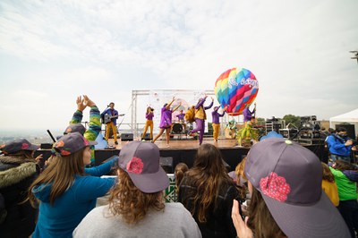 L’espectacle Anem Amunt!!! d’Atrapasomnis, per escalfar motors.