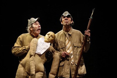 “La batalla de los ausentes” de La Zaranda és teatre textual en castellà recomanat per a majors de 16 anys.