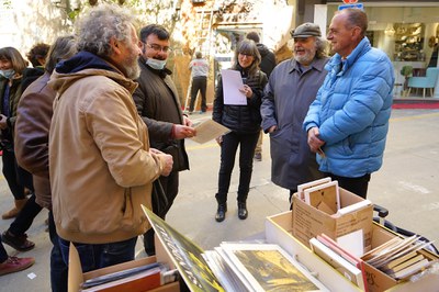 L'alcalde Pueyo ha saludat els comerços que s'han sumat al 1r Pic Dibuix Fest.