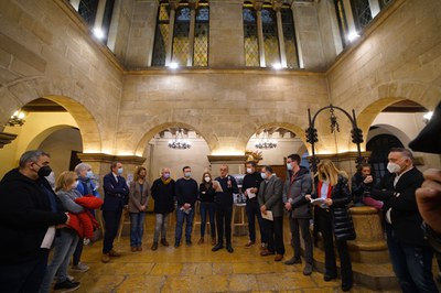 La presentació de la mostra ha comptat amb l'assistència de paers i dirigents del moviment veïnal de la ciutat, a més d'altres autoritats.