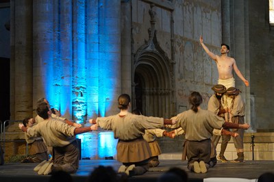 La Moixiganga és una impressionant composició plàstica en representació del drama sacre de la Passió, Mort i Resurrecció de Jesucrist.