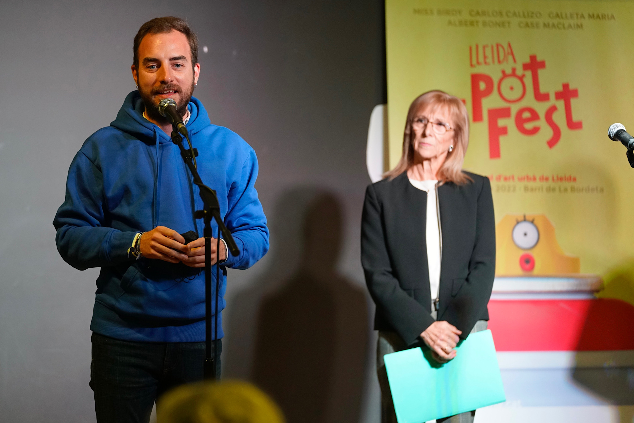 El regidor de Joventut Ignasi Amor s'ha adreçat als participants, als qui ha agraït la seva aportació artística a la fisonomia de la ciutat.