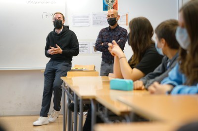 El regidor Ignasi Amor al Consell de Joves, de la zona nord, que s'ha fet avui a l'Ins La Mitjana.