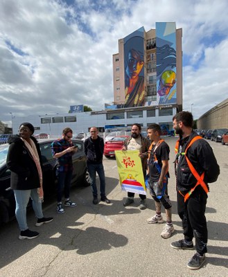 Albert Bonet és l'autor del mural de l'avinguda de les Garrigues 68.