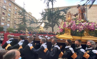 El pas de la fugida a Egipte o de la Somereta, l'únic que desfila a l'esquena dels portants.