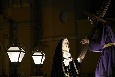 La novetat d'enguany ha estat aquesta imatge de l'encontre de Jesús amb la creu i la seva mare.