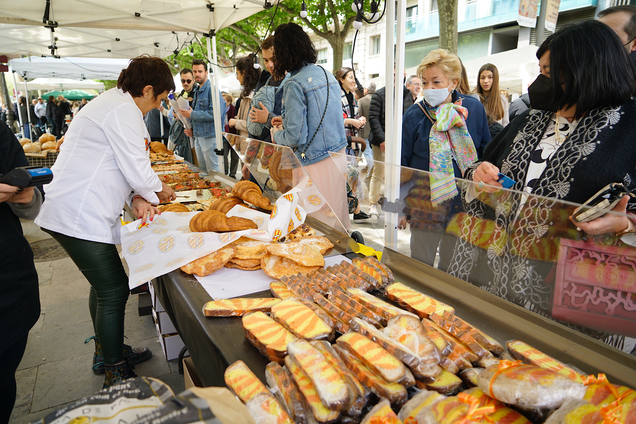 El Gremi de Forners, una de les entitats que han col·laborat en la diada amb el Pa de Sant Jordi