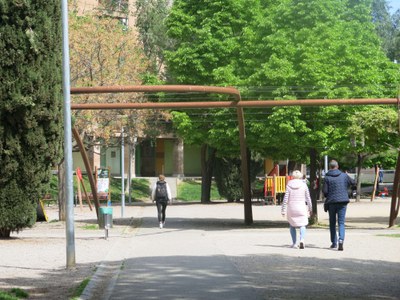 Els agents intensifiquen el control de les persones que passegen els seus gossos per evitar que es deixin els excrements al carrer sense recollir i s….