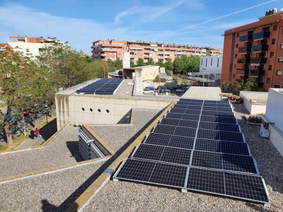 Vista de part de les plaques que s'han instal·lat al centre cívic.