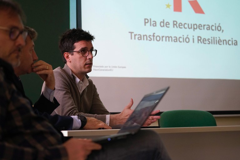 El tinent d’alcalde Toni Postius, amb el regidor Joan Ramon Castro, han explicat les diferents accions per transformar la mobilitat de la ciutat i la proposta per rehabilitar alguns edificis, com el Palau de Vidre, el Pal·las o les Josefines