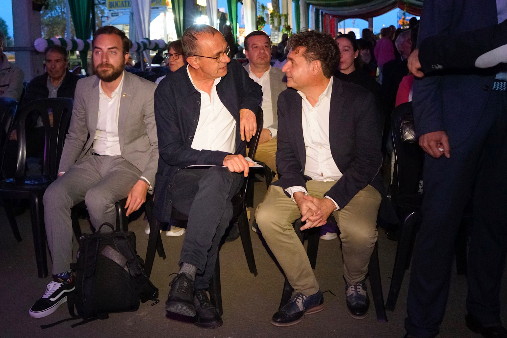 L'alcalde i el regidor de Festes, amb el president de la Casa de Andalucía, Jordi Solana