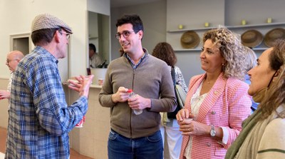 El tinent d'alcalde Toni Postius i la regidora Marta Gispert han fet costat als veïns i veïnes el dia de la inauguració.