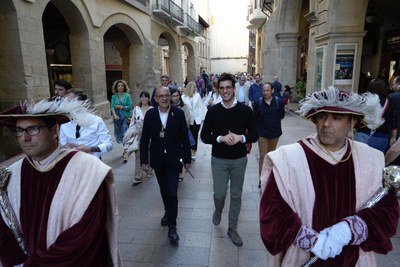 La corporació s'ha desplaçat des de la Paeria fins a la plaça Sant Joan.