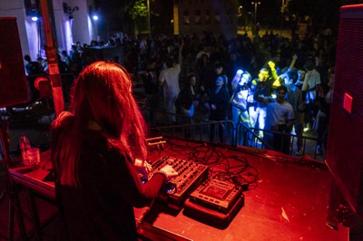 Air uN (Núria Reñé) és una artista que a poc a poc ha anat fent-se un lloc en el circuit local i nacional.