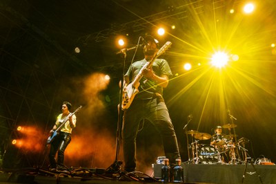 La La Love You son, sens dubte, amb la seva cançó “El fin del Mundo” un dels grans fenòmens musicals de la dècada.