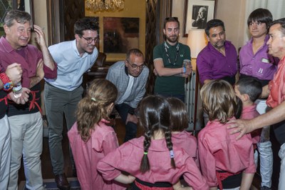 El paer en cap, amb els més menuts dels Castellers de Lleida.