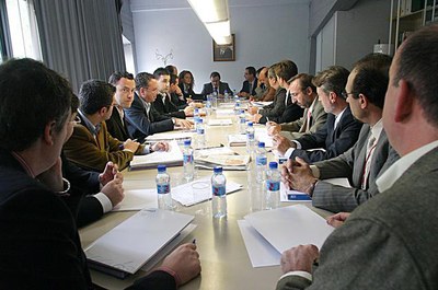 Àngel Ros presidint la Comissió de la FEMP.