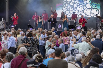 El Ball de Festa Major amb l'Orquestra Rosaleda a la plaça Sant Joan.