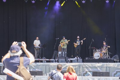 Els Food4Soul han portat les seves cançons d'arrel soul, jazz, hip hop i funk a l'escenari dels Camps Elisis.