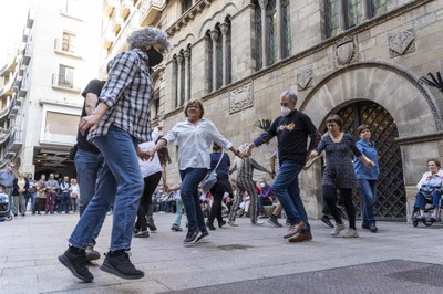 Les danses folk d'arrel més tradicional han tingut el seu espai a la plaça Paeria.