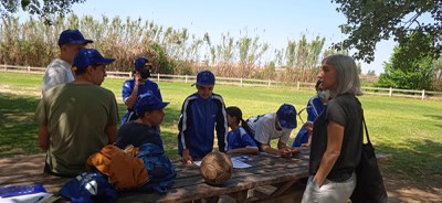 Uns 260 alumnes de 1r d’ESO de l’institut Josep Lladonosa, que és escola ambaixadora del Parlament Europeu 2021-2022, han participat aquest matí en u….