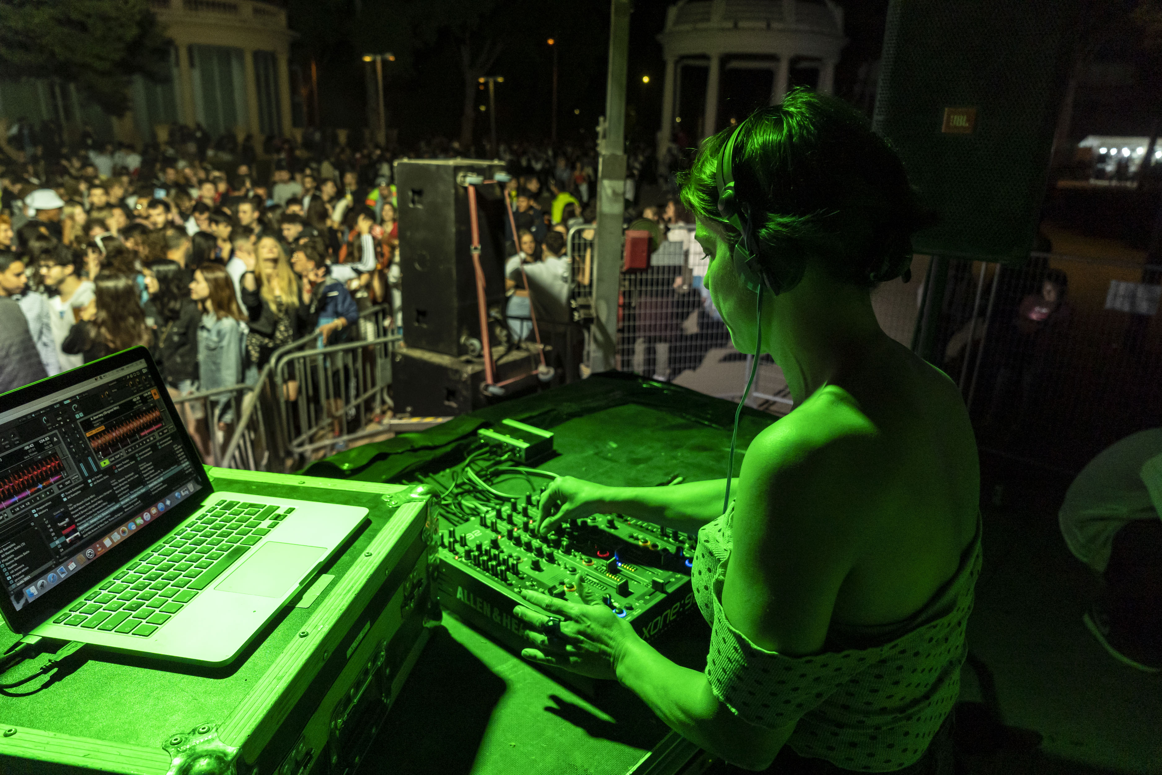 Fotografia de Naio Decler, amb sessions Deep House elegant, amb melodies en alguns casos acompanyades de veus