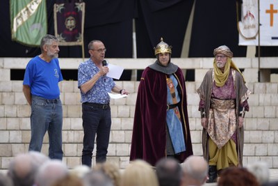 L'alcalde ha tancat l'acte acompanyat del president de l'Associació de la Festa, Josep Lluís Gàzquez.