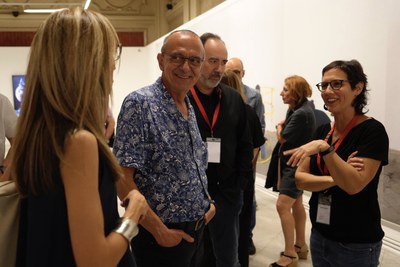 L'alcalde i el director del Morera, Jesús Navarro, amb tècnics del museu i de personal de l'institut al final de la visita.