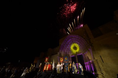 Castell de focs a la Seu Vella per posar fi a la Festa de Moros i Cristians.