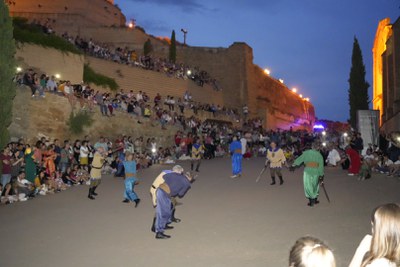 La lluita entre els dos bàndols s'ha iniciat en els accessos a la Canonja.