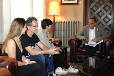 Pueyo ha mantingut una breu reunió amb la presidenta del club, Vanesa Ortega.