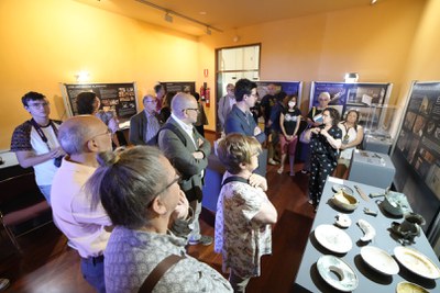 La Sala Víctor Siurana acull avui dijous una jornada i la mostra “Efímera. Recuperant la Cuirassa”, amb una selecció de 43 peces procedents d’una cas….