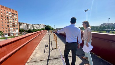 La visita tècnica, en la plataforma del pas elevat..