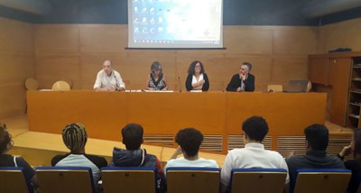 La tinent d’alcalde Sandra Castro ha agraït el treball que els deu alumnes han fet dins el programa Èxit i l’acompanyament dels tutors/es, tant de l'….