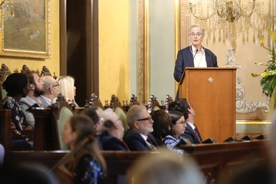 El doctor Viñas ha pres la paraula en nom de tots els guardonats per fer palès l'agraïment a la Paeria.