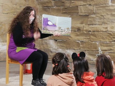 El contacontes del segle XXI a la Seu Vella és una activitat dirigida a les famílies.