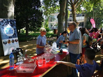 El regidor Jaume Rutllant s'ha interessat pel desenvolupament de la jornada científica, que arriba a la 15 edició.