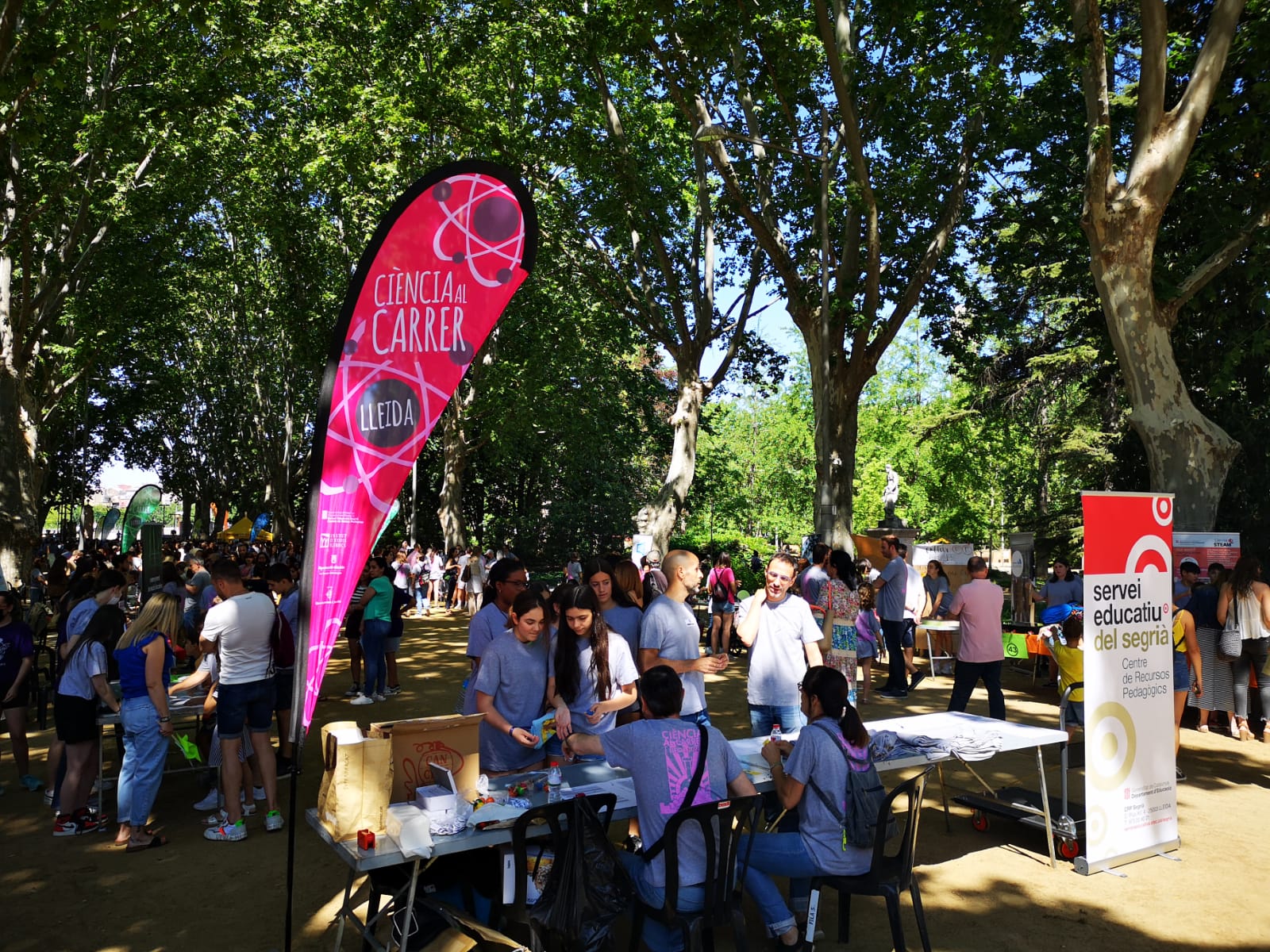 Els mateixos alumnes han anat explicant les experiències als visitants