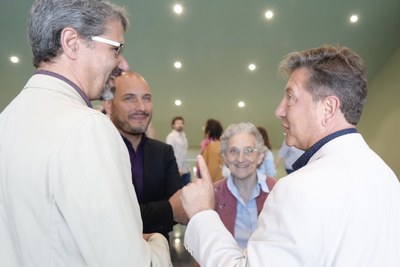 El regidor Joan Ramon Castro, departint amb el delegat territorial de Cultura, Albert Turull.
